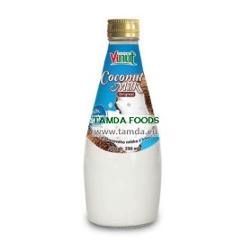 nápoj z kokosového mléka s kousky želé 